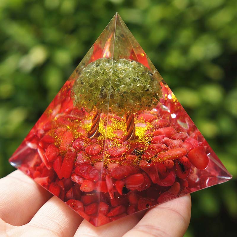 Olivenorma Peridot con corallo rosso Albero della vita Piramide di orgone