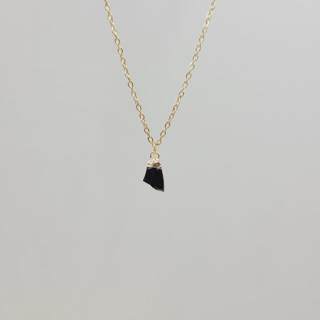 Collana con pietra preziosa grezza di cristallo irregolare Olivenorma 
