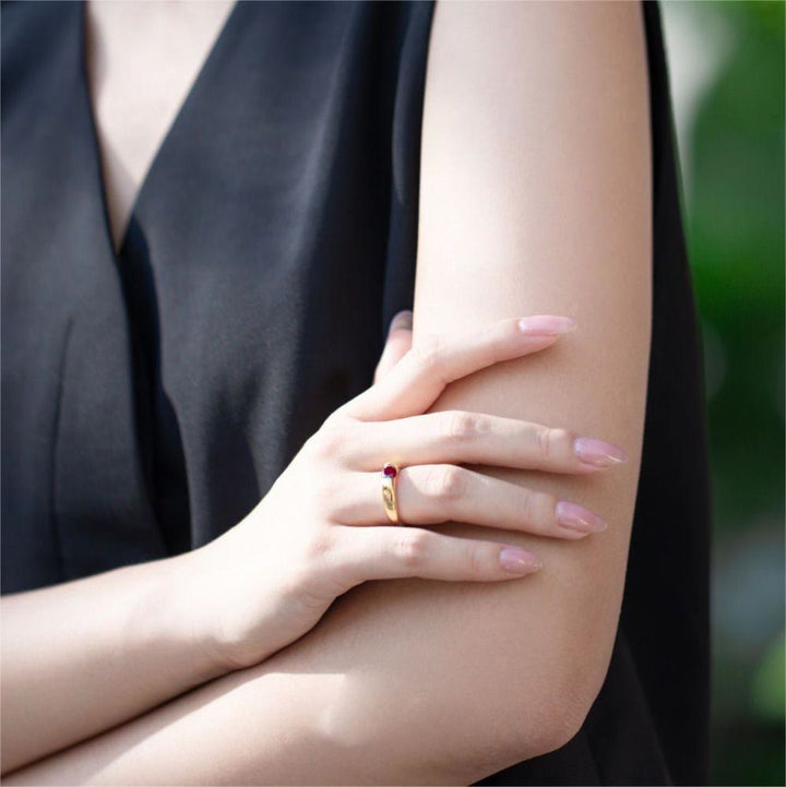 Anello di lusso minimalista placcato oro granato Olivenorma