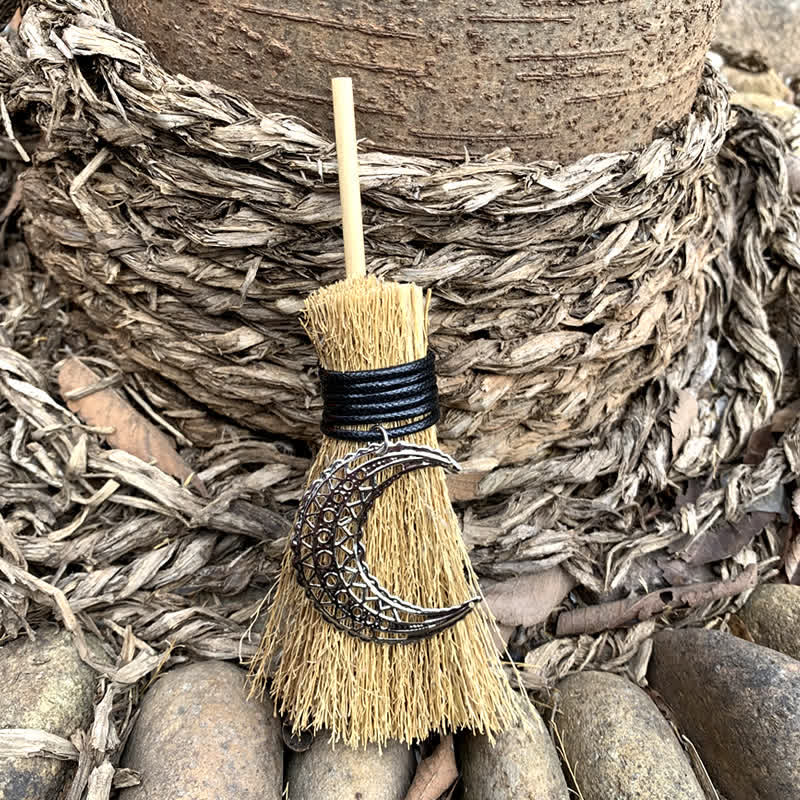 Olivenorma Mini scopa fatta a mano in cristallo ornamentale