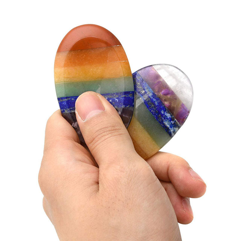 Pietra della preoccupazione del pollice arcobaleno del chakra Olivenorma