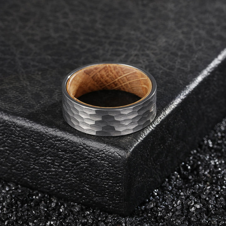 Olivenorma 8mm Anello da uomo in legno con botte di whisky in carburo di tungsteno