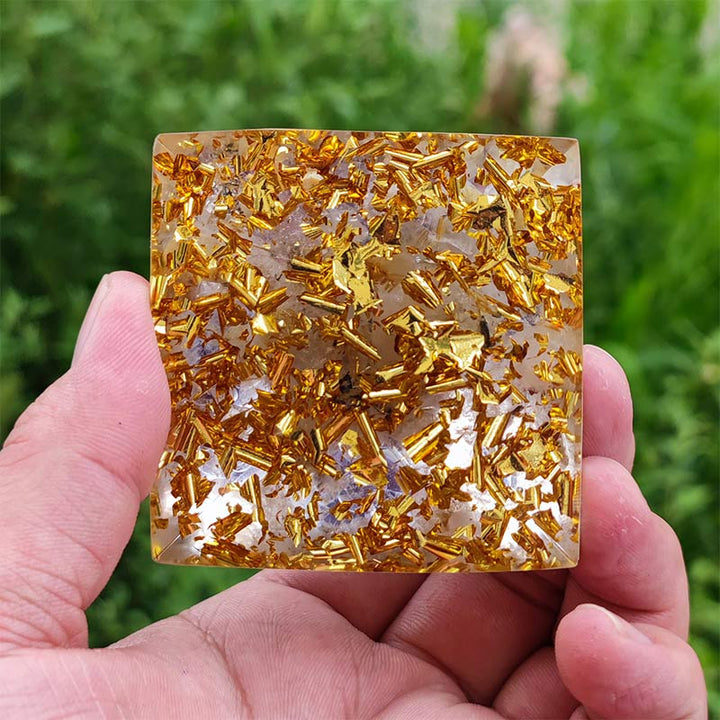 Ametista Olivenorma con Piramide Orgonica dello Zodiaco Scorpione in Quarzo Ialino 