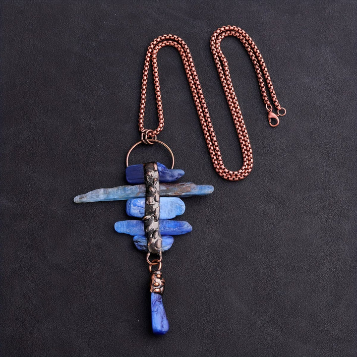 Collana con nappa a sei maglie in pietra originale cianite irregolare Olivenorma