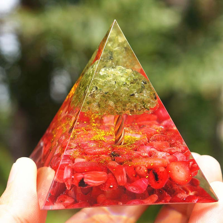 Olivenorma Peridot con corallo rosso Albero della vita Piramide di orgone
