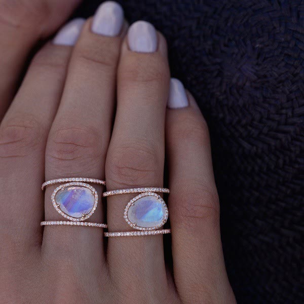 Anello con pietra di luna irregolare Olivenorma