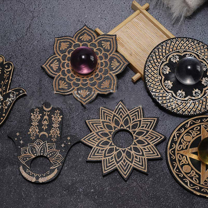 Supporto per sfera di cristallo con espositore di pietre preziose a forma di ala di Hamsa Olivenorma