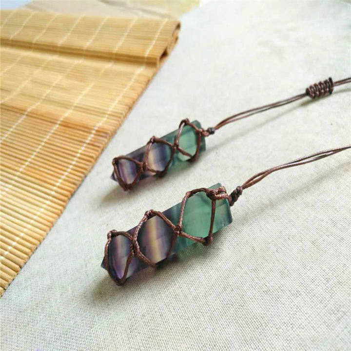 Collana con pietra preziosa esagonale a prisma di fluorite naturale Olivenorma