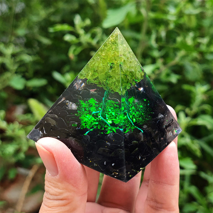 Piramide di orgone portafortuna in ossidiana Olivenorma con peridoto