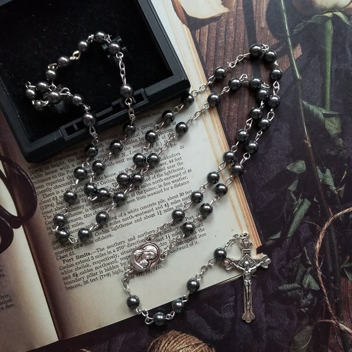 Collana con ciondolo a croce con medaglia sacra in ematite Olivenorma 