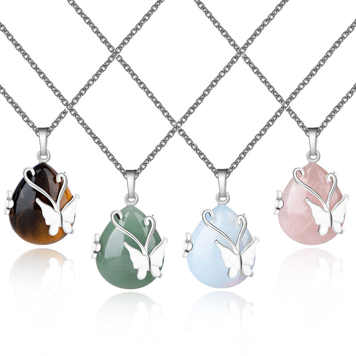 Collana con pietre preziose e ali di farfalla in cristallo
