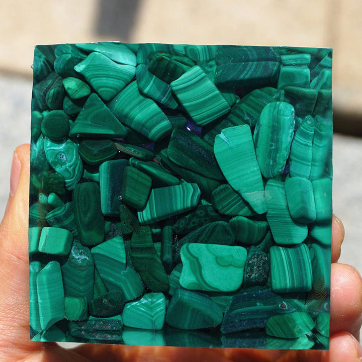 Sfera di lapislazzuli Olivenorma con piramide di ametista e malachite
