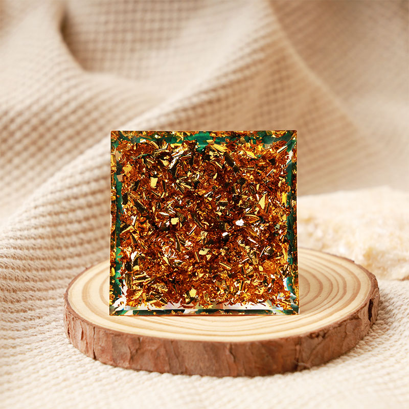Olivenorma Avventurina Verde con Malachite Hamsa Orgone Piramide