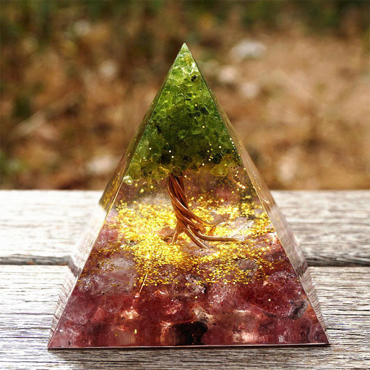 Piramide di orgone di peridoto e quarzo fragola dell'albero della vita Olivenorma