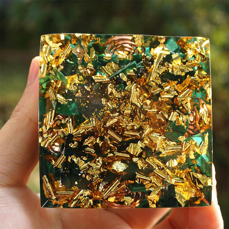 Malachite Olivenorma con sfera di ossidiana Piramide Orgonica