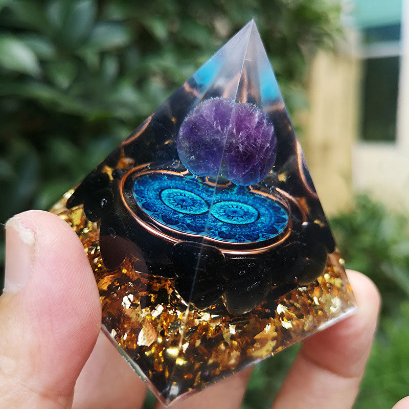 Piramide di orgone in ametista Olivenorma con tormalina nera 