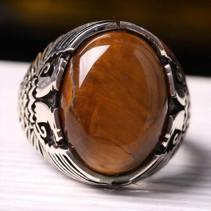 Anello da uomo con aquila incisa lateralmente con occhio di tigre Olivenorma