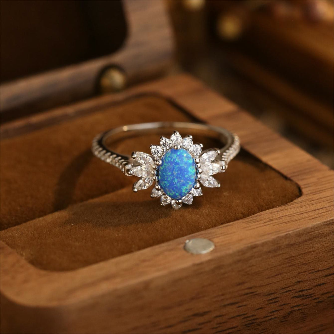 Anello Olivenorma in argento 925 con design a girasole bianco e blu opale 