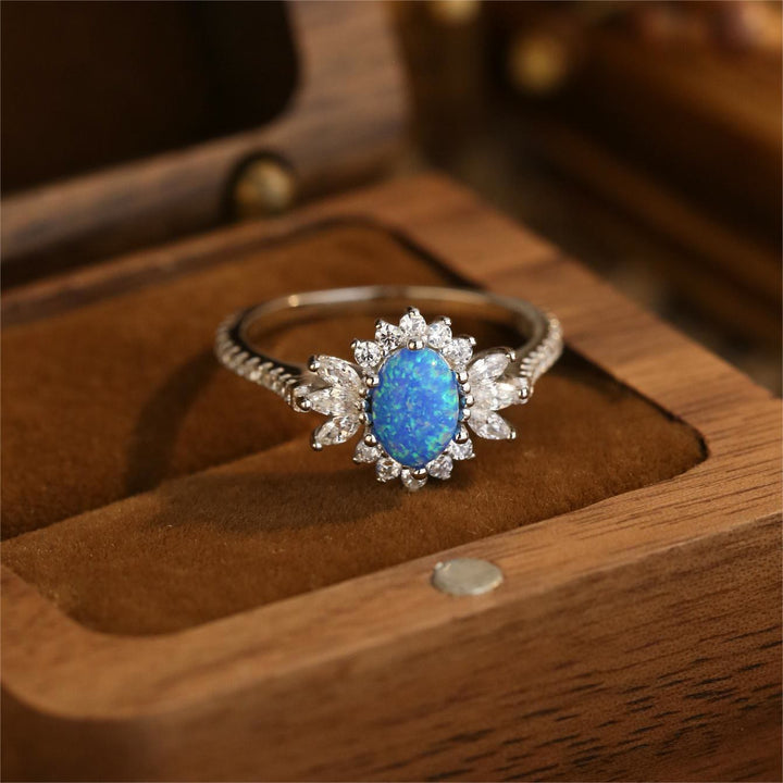 Anello Olivenorma in argento 925 con design a girasole bianco e blu opale 