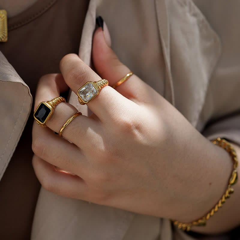 Olivenorma The Fortune Bringers - Anello con sigillo in oro 18 carati e smeraldo