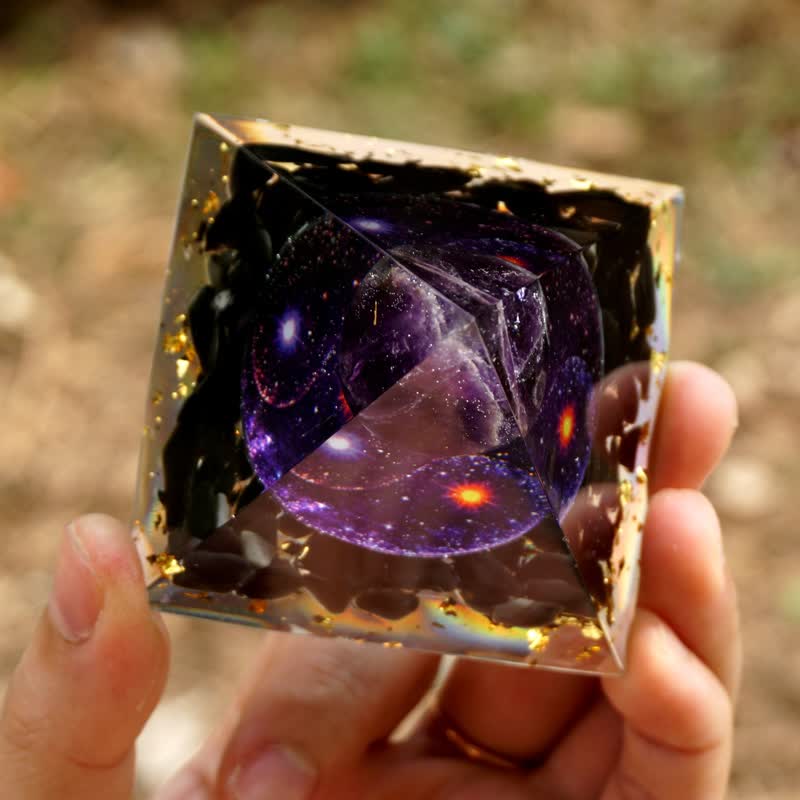 Piramide di orgone in ossidiana Yin e Yang Olivenorma 