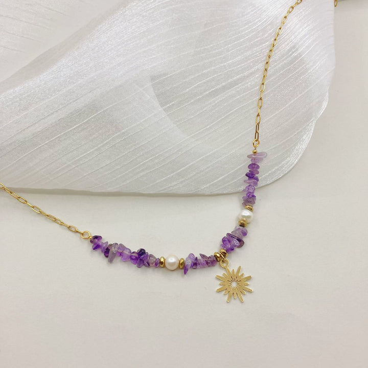 Collana con ciondolo a forma di stella a 16 punte con perle di ametista irregolari Olivenorma