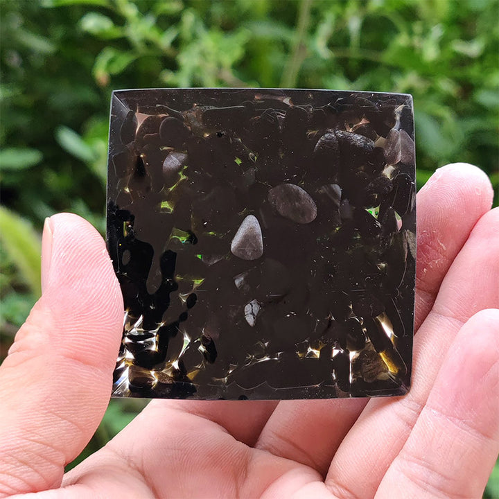 Piramide di orgone portafortuna in ossidiana Olivenorma con peridoto