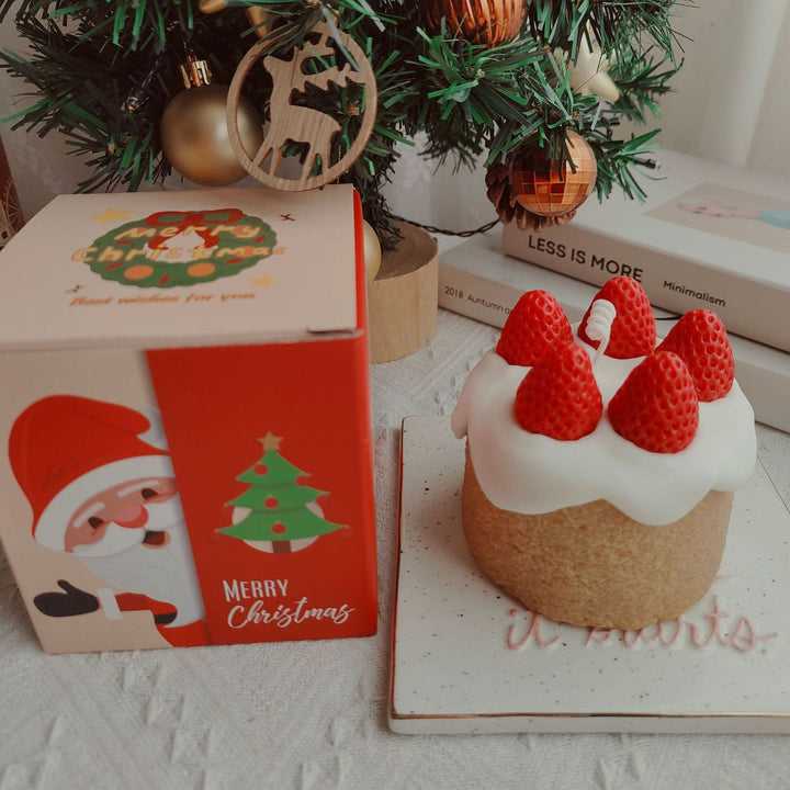 Candela modello biscotto torta di Natale Olivenorma - Torta nuda alla fragola - 10*10cm - image 0