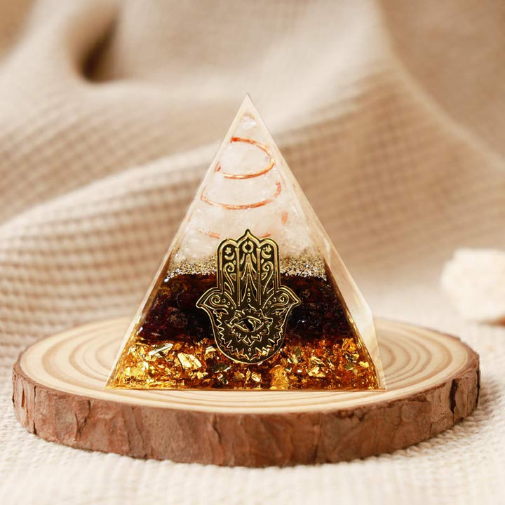 Piramide di orgone Hamsa in quarzo trasparente Olivenorma con tormalina nera 