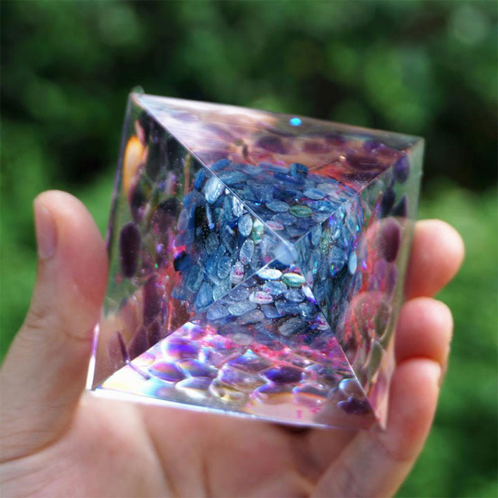 Piramide di orgone di cianite dell'albero della vita Olivenorma con cristallo di ametista 