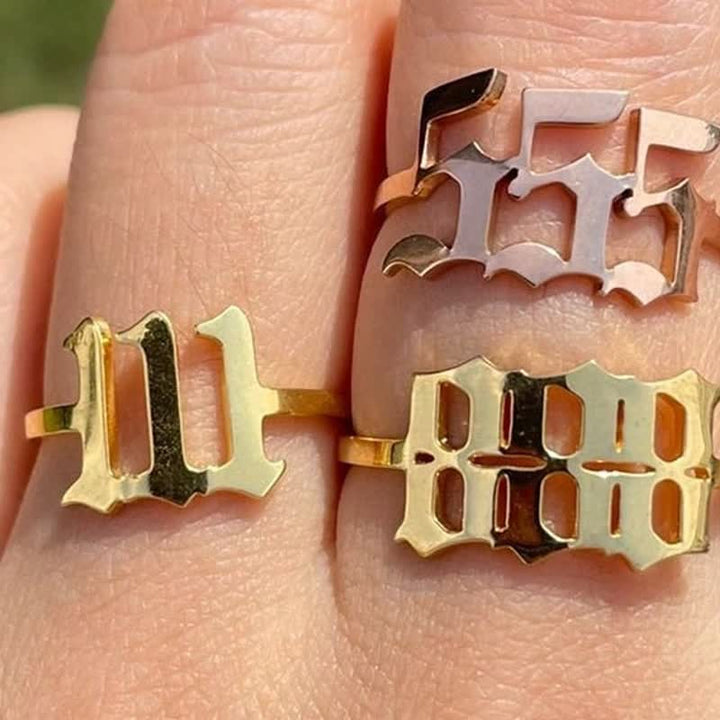 Anello portafortuna minimalista con numero angelico