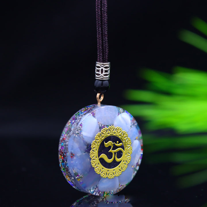 Collana con ciondolo in epossidica naturale di ghiaia di calcedonio blu Olivenorma