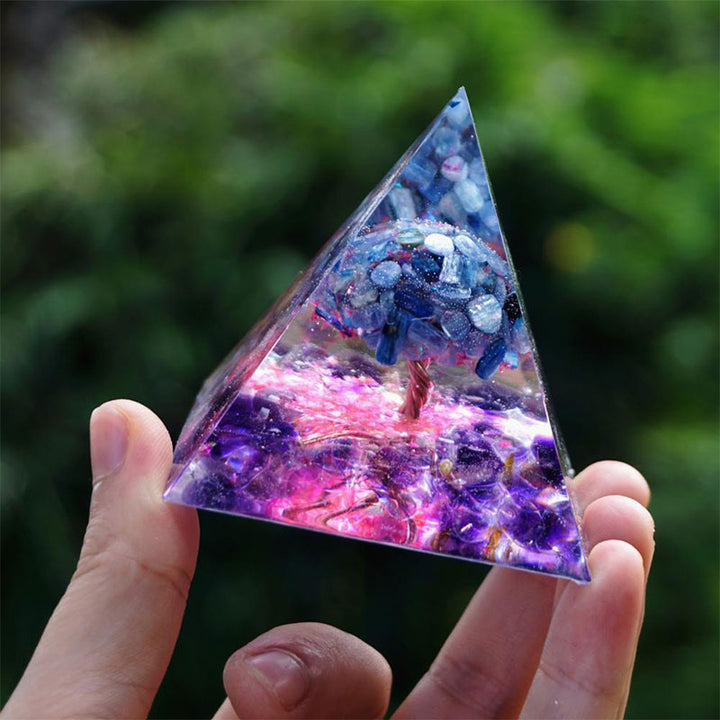 Piramide di orgone di cianite dell'albero della vita Olivenorma con cristallo di ametista 