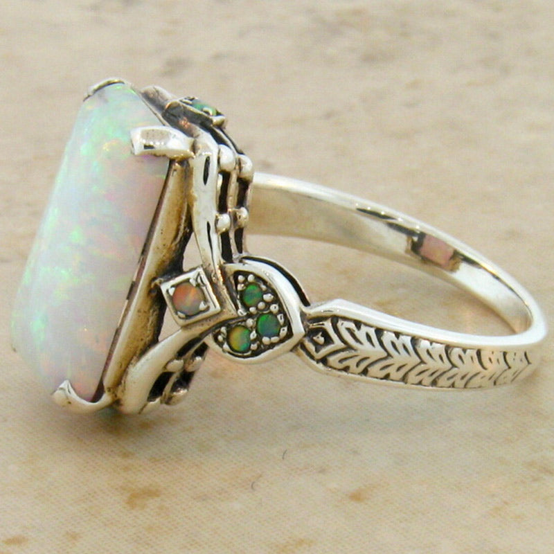 Anello quadrato in orgone con opale da sposa Olivenorma 