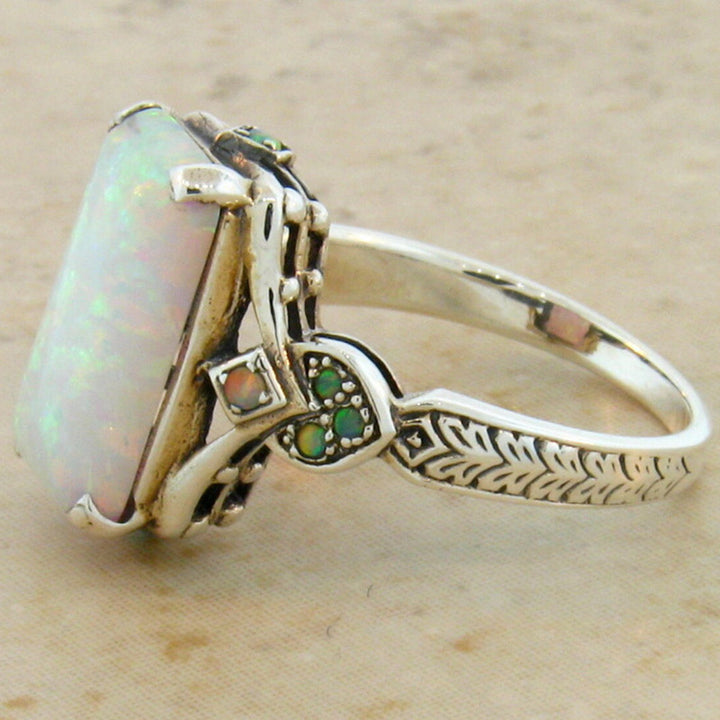 Anello quadrato in orgone con opale da sposa Olivenorma 