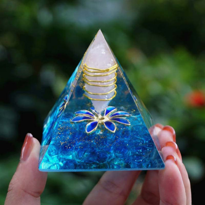 Piramide di orgone di quarzo ialino calcedonio blu Olivenorma 