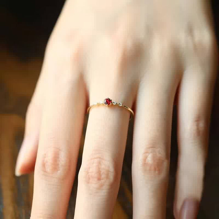 Olivenorma Anello minimalista in oro 18 carati con granato 