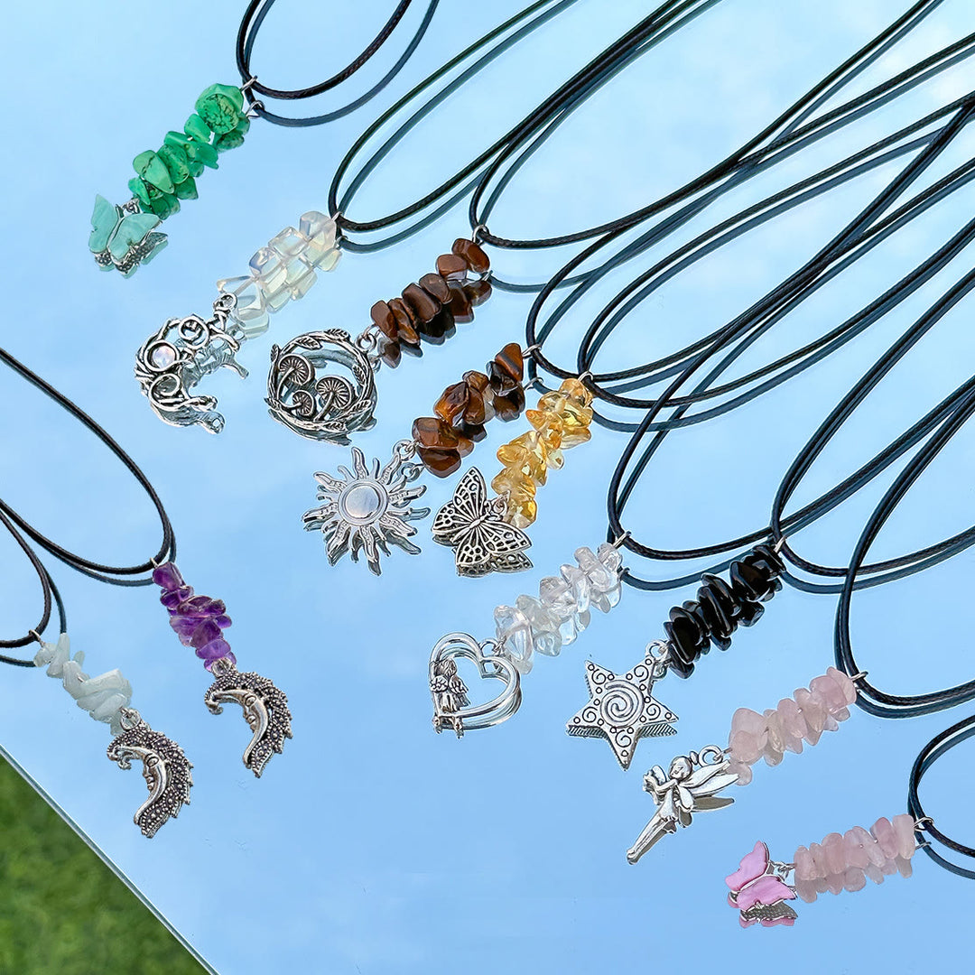 Collana in filo di cera di pelle con nappa a farfalla in pietra naturale Olivenorma