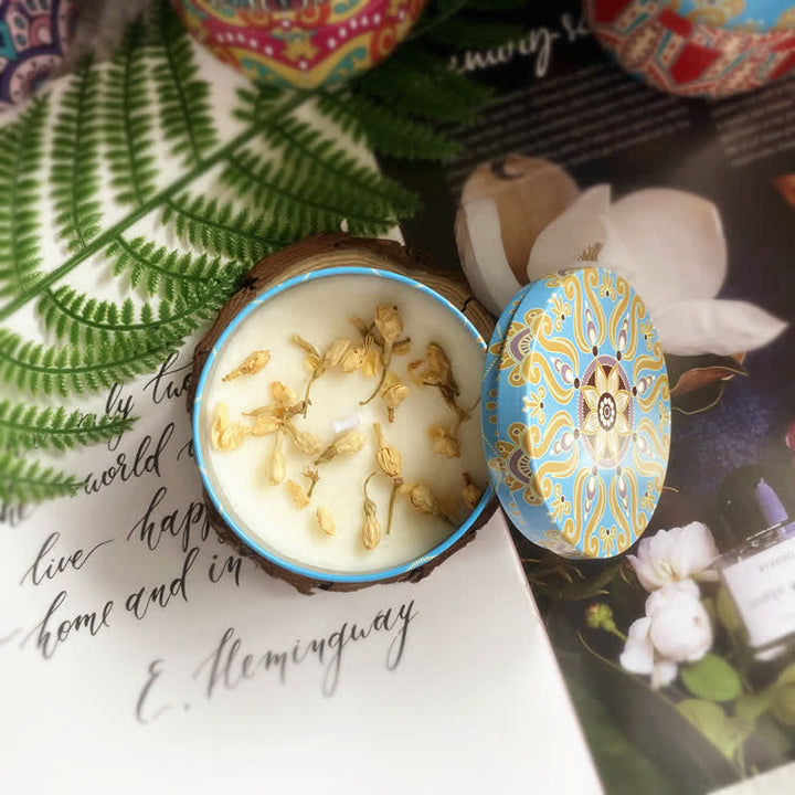 Candela aromatica con fiori secchi naturali