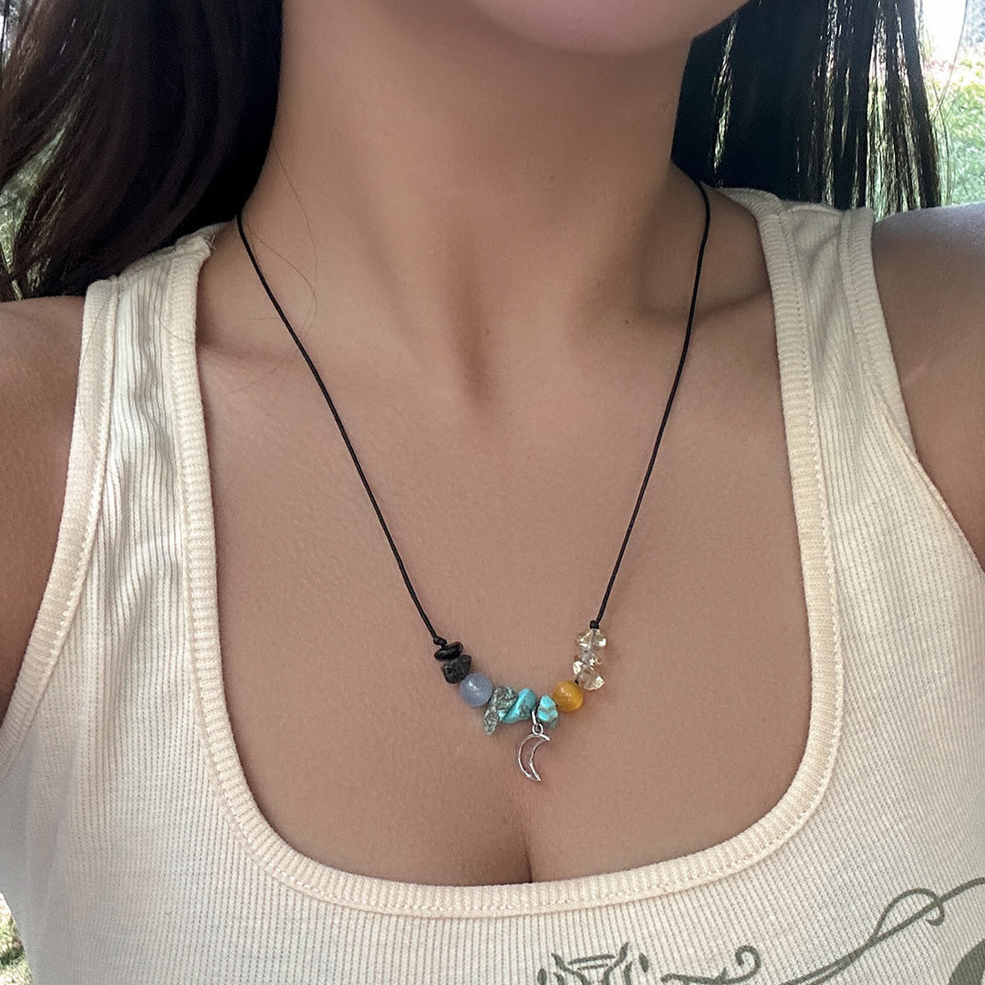 Collana in filo di cera di pelle con nappa a farfalla in pietra naturale Olivenorma