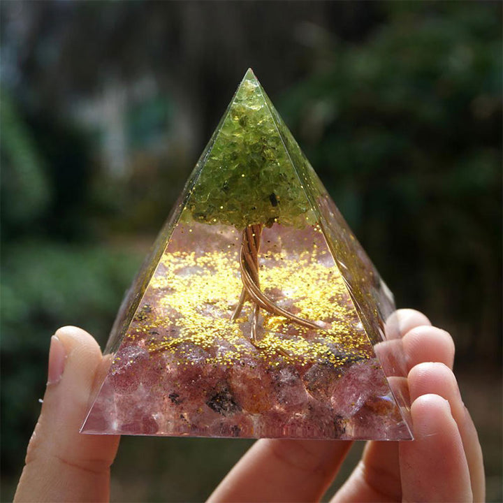 Piramide di orgone di peridoto e quarzo fragola dell'albero della vita Olivenorma