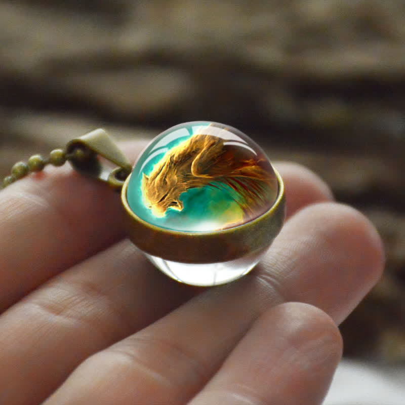 Collana colorata con palla di vetro tridimensionale