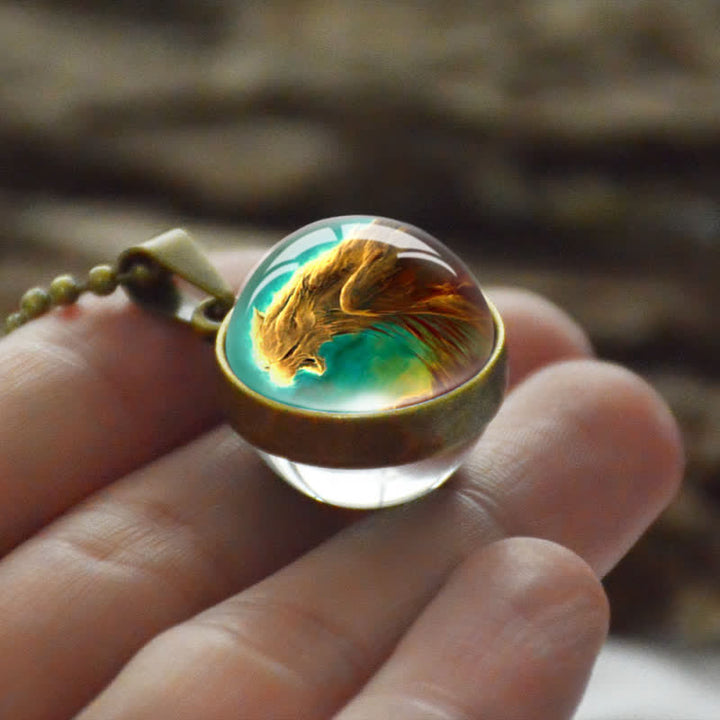 Collana colorata con palla di vetro tridimensionale