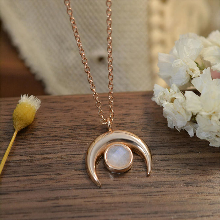 Collana con ciondolo a forma di luna in pietra di luna naturale Olivenorma