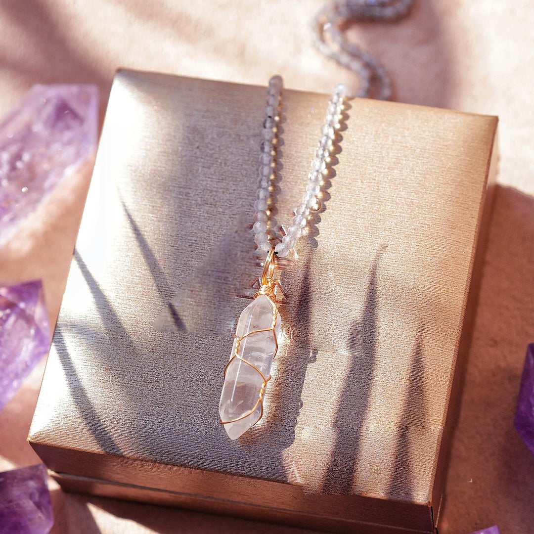 Collana con pendolo a colonna in cristallo di pietra grezza naturale Olivenorma 