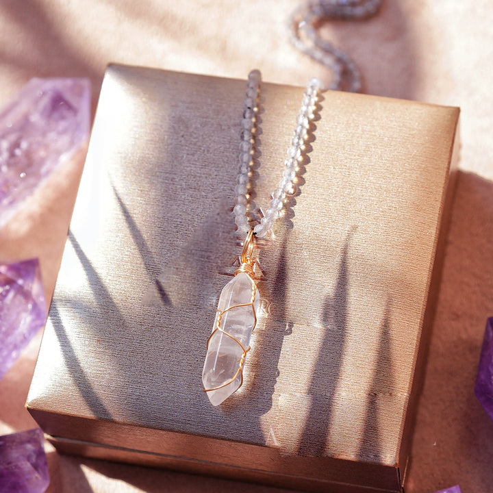 Collana con pendolo a colonna in cristallo di pietra grezza naturale Olivenorma 
