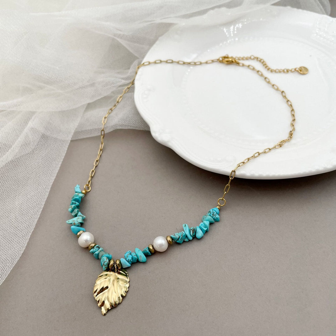 Collana con ciondolo con foglie turchesi irregolari naturali Olivenorma