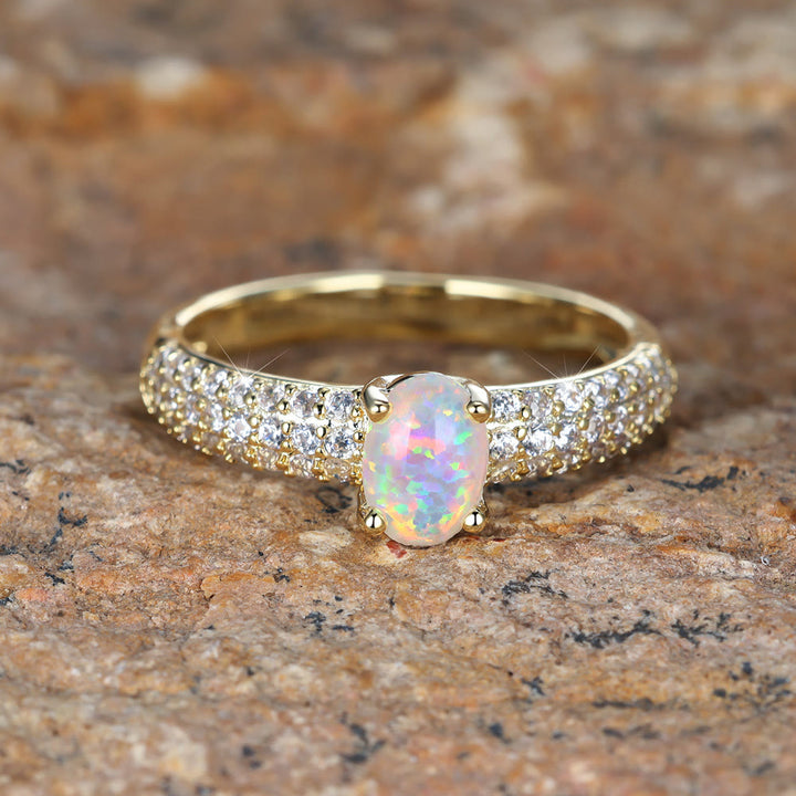 Anello Olivenorma "Shiny Elegance" con fascia in zircone e opale rotondo