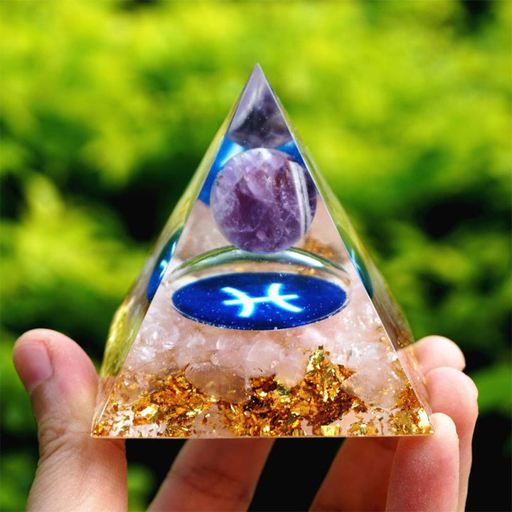 Piramide di Orgone Pesci in Ametista Olivenorma con Quarzo Rosa