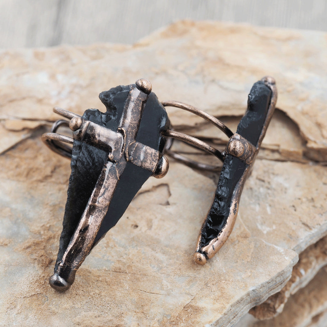 Anello a forma di croce con scudo in ossidiana naturale Olivenorma